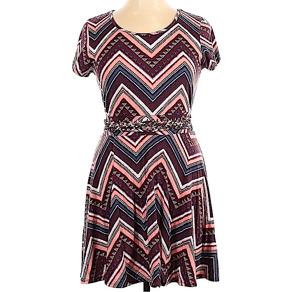 Love, Fire size small short sleeve maroon blue white thin chevron mini dress EUC - Picture 12 of 16